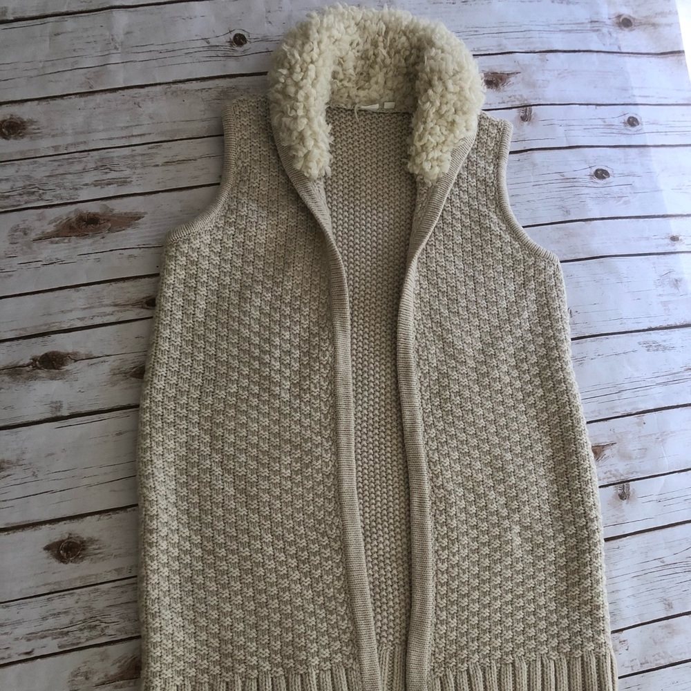 EUC The Gap Faux Fur Sweater Vest Medium